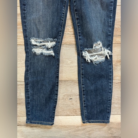 PAIGE~ Women’s Verdugo Crop Mavis Destructed Cropped Distressed Jeans Size 28 - Picture 5 of 11